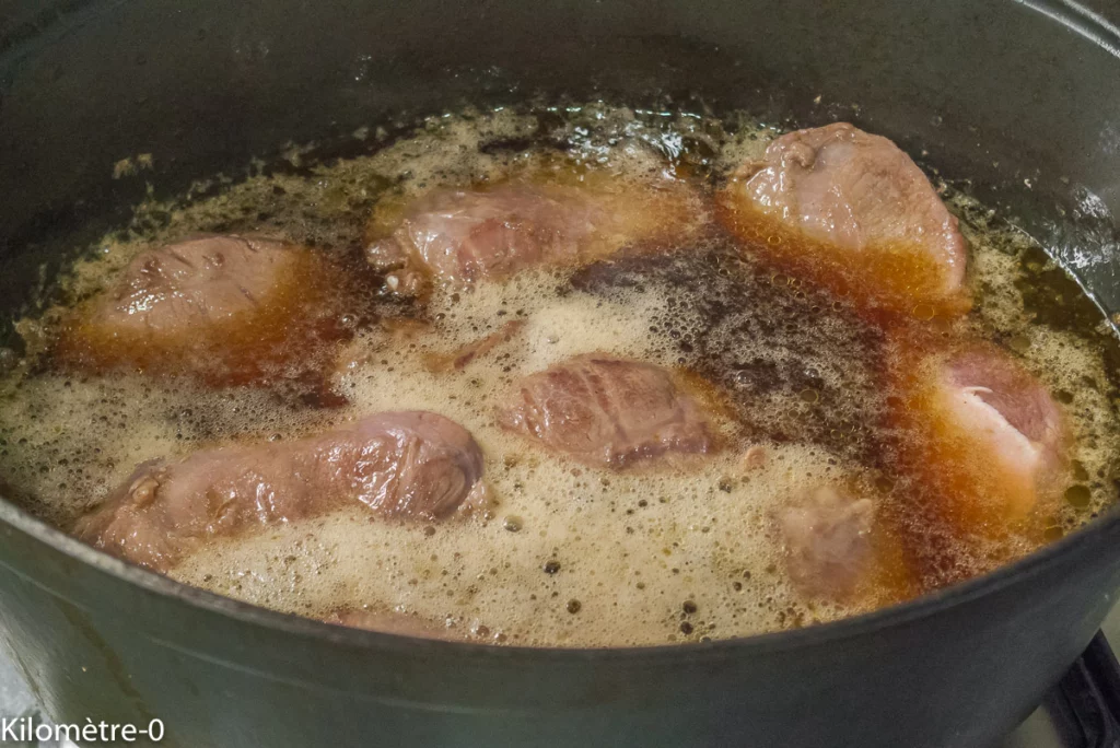 Joues de porc aux carottes, céleri branche et à la bière - Étape 4