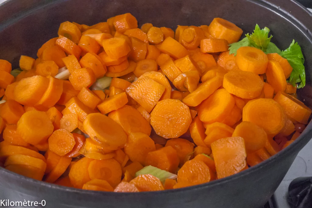 Joues de porc aux carottes, céleri branche et à la bière - Étape 8