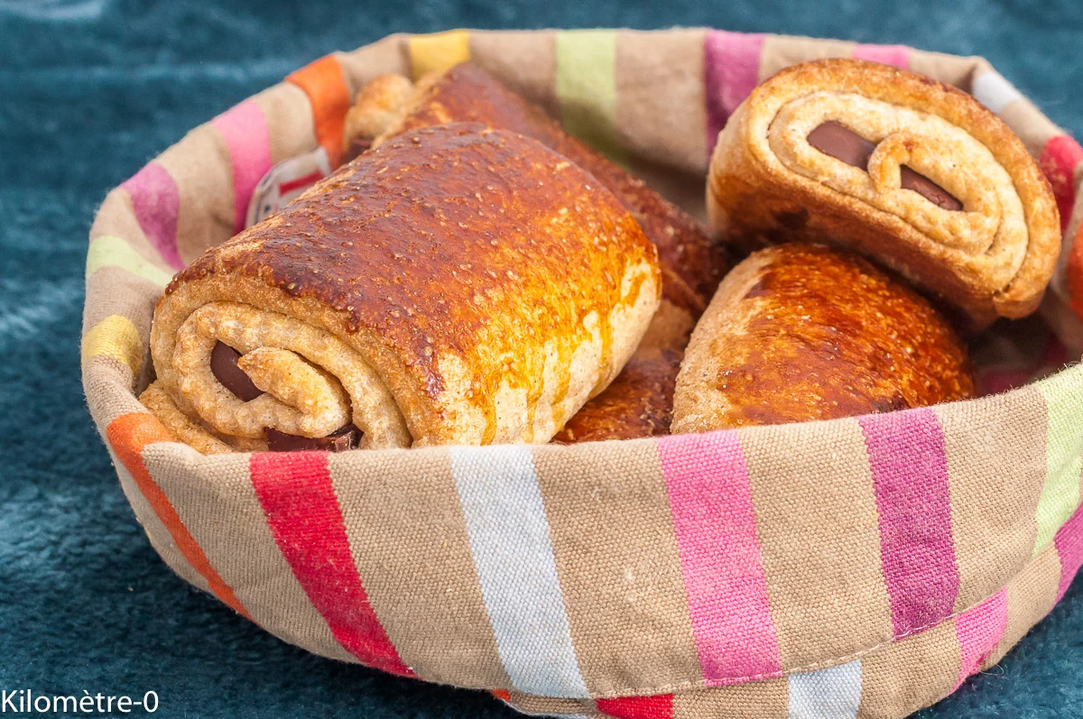 Photo de recette de pains au chocolat, brioché, brioche, chocolat, chocolatine, petit déjeuner, goûter, bio, Kilomètre-0, blog de cuisine réalisée à partir de produits de saison et issus de circuits courts