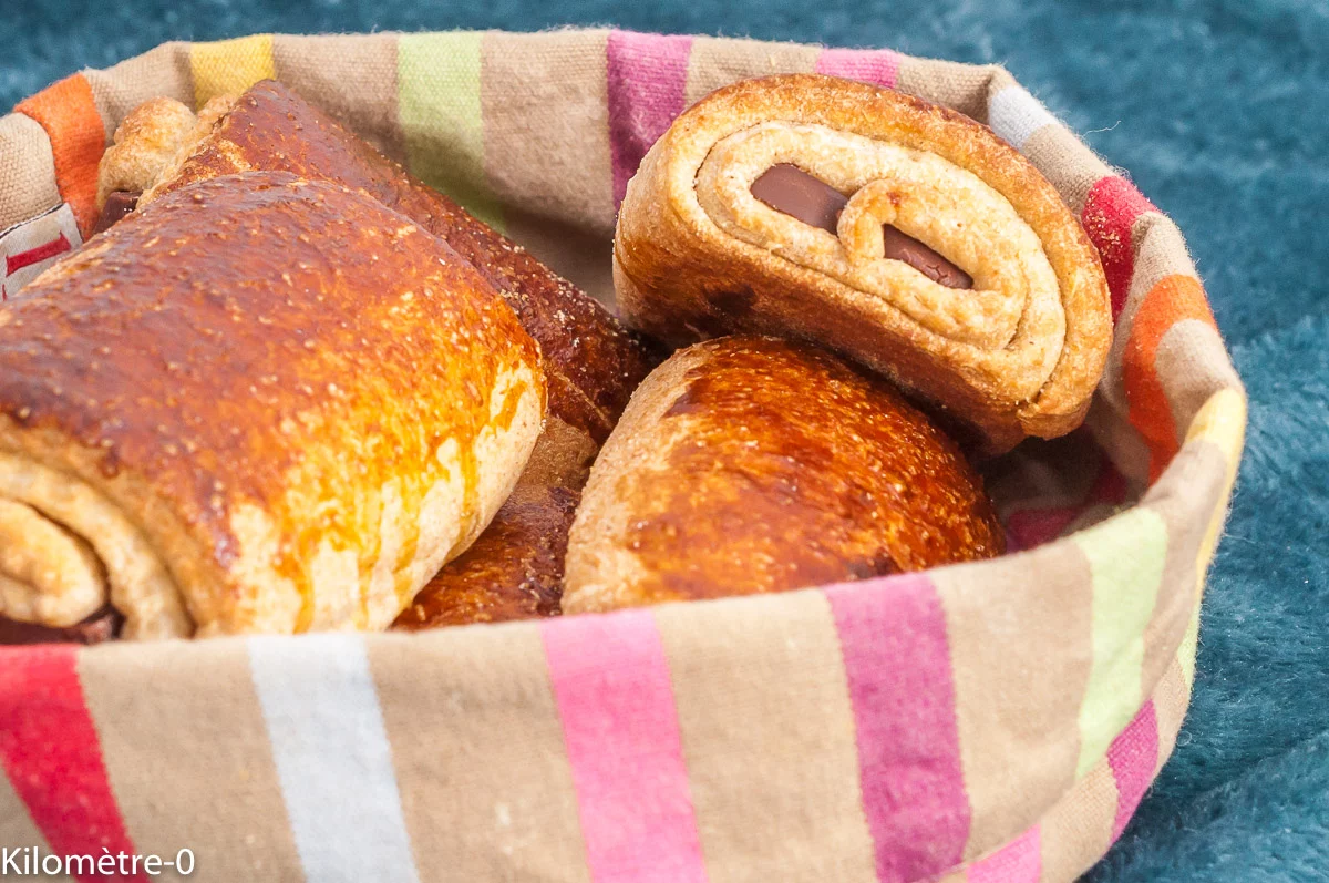 Photo de recette de pains au chocolat, brioché, brioche, chocolat, chocolatine, petit déjeuner, goûter, bio, Kilomètre-0, blog de cuisine réalisée à partir de produits de saison et issus de circuits courts