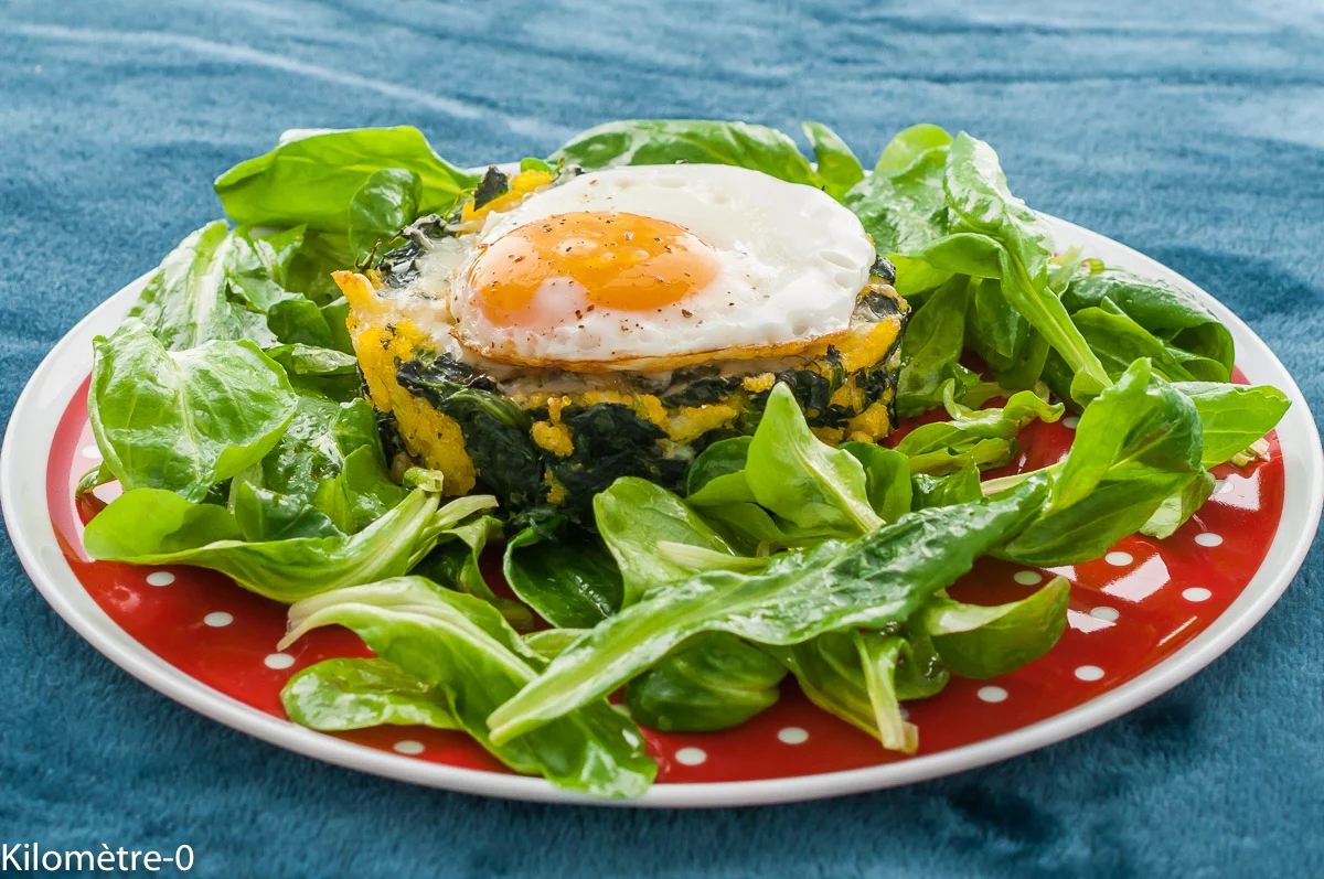 Photo de recette, végétarienne, galettes, polenta, épinards, légumes, healthy, économique, oeuf, oeuf sur le plat, bio, Kilomètre-0, blog de cuisine réalisée à partir de produits de saison et issus de circuits courts