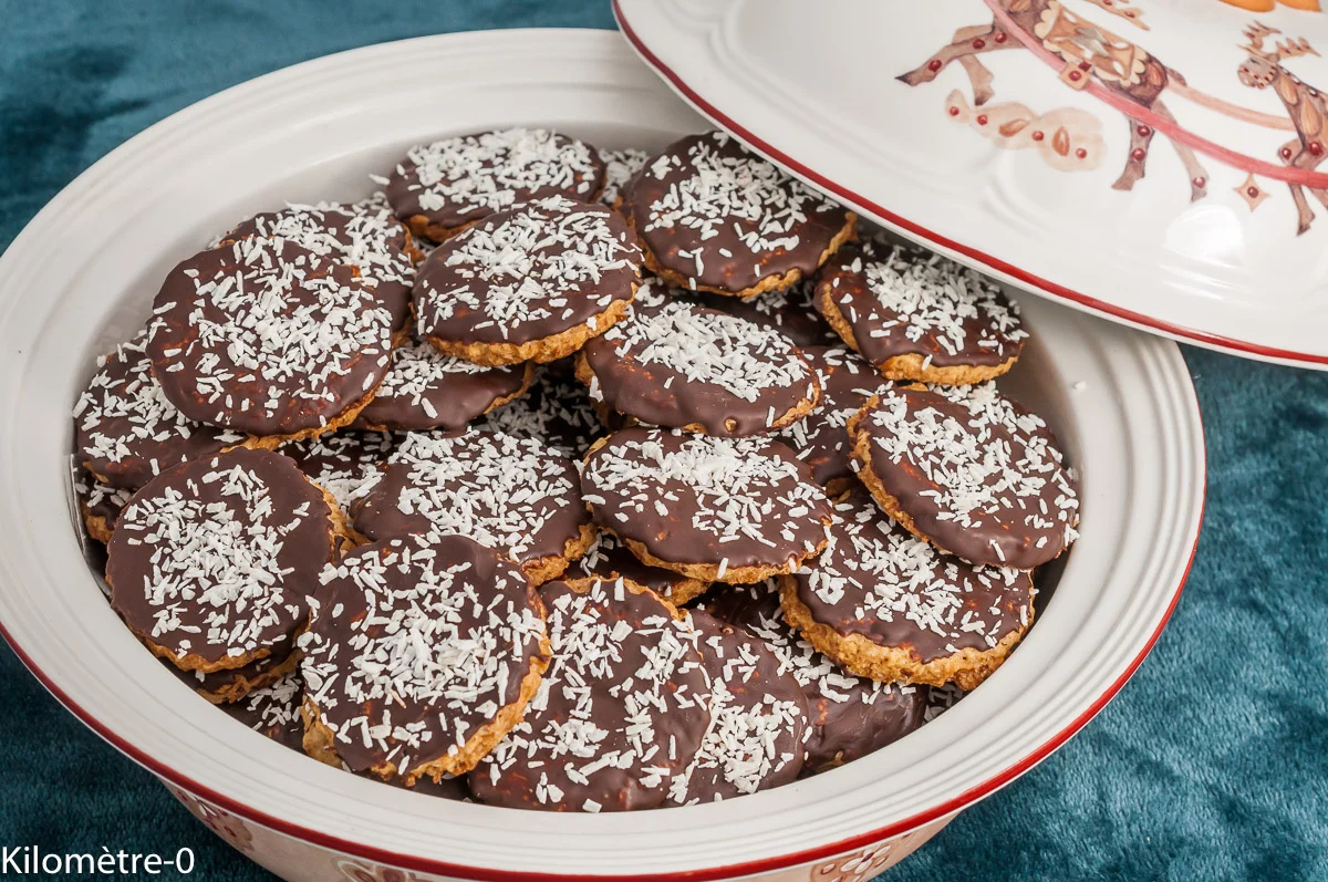 Photo de recette de biscuits, petits gâteaux, nappés, Noël, chocolat, noix de coco, facile, goûter, Kilomètre-0, blog de cuisine réalisée à partir de produits de saison et issus de circuits courts
