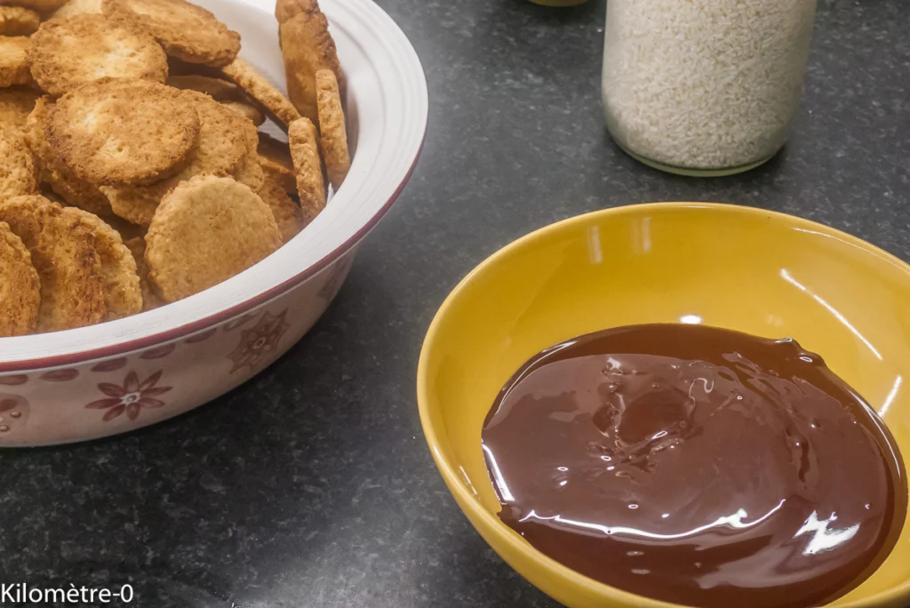 Biscuits nappés chocolat et coco - Étape 9