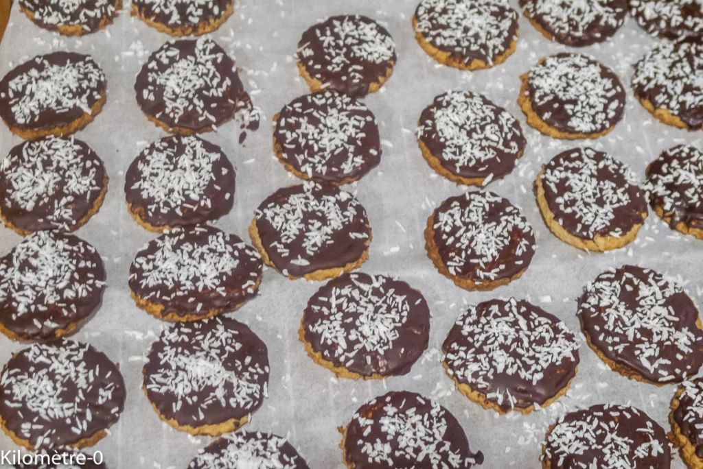 Biscuits nappés chocolat et coco - Étape 10