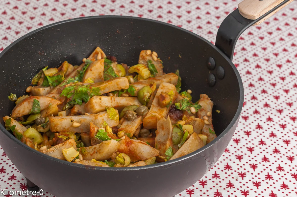 Photo de recette de plat de Noël, Sicile, recette sicilienne, plat sicilien, italien, Italie, Noël, caponata, végétarien, léger, légumes, artichauts, céleri, câpres, olives,poêlée, Kilomètre-0, blog de cuisine réalisée à partir de produits de saison et issus de circuits courts