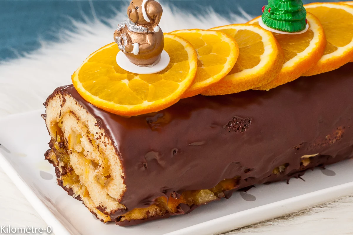 Photo de recette de dessert, Noël, gâteau, biscuit roulé, bûche, roulée, facile, confiture d'oranges, chocolat, bio, facile, Kilomètre-0, blog de cuisine réalisée à partir de produits de saison et issus de circuits courts