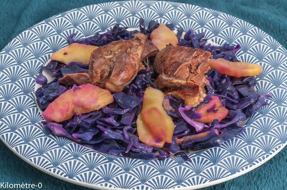 Photo de recette de viande, confit de canard, confit, canard, chou, chou rouge, pommes, rapide, facile, hiver, automne, Kilomètre-0, blog de cuisine réalisée à partir de produits de saison et issus de circuits courts