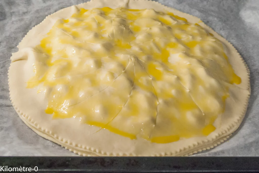 Galette des rois à la crème d&rsquo;amandes et aux pommes - Étape 7