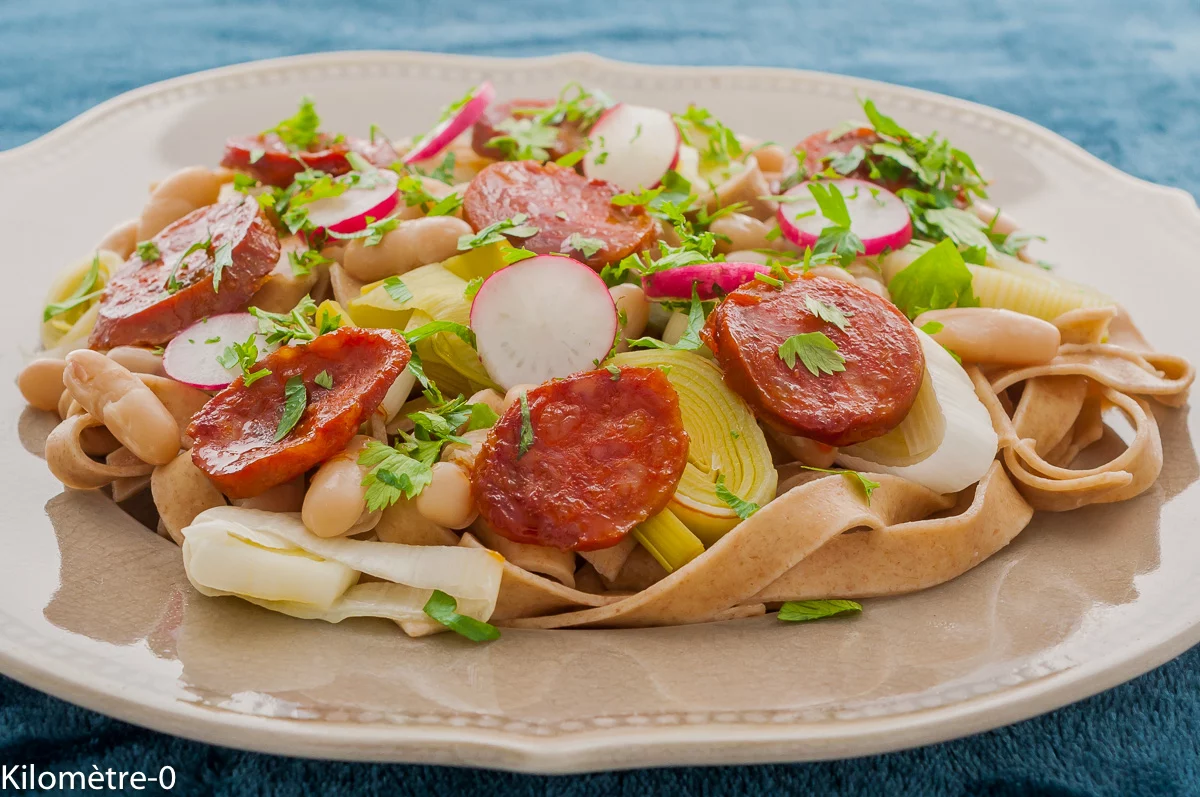 Photo de recette de pâtes, chorizo, poireaux, légumes, légumineuses, haricots blancs, facile, rapide, bio, Kilomètre-0, blog de cuisine réalisée à partir de produits de saison et issus de circuits courts