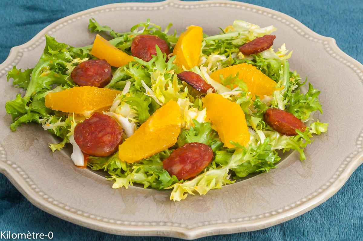 Photo de recette de salade d'hiver, salade composée, facile, rapide, vitaminée, chorizo, oranges, Kilomètre-0, blog de cuisine réalisée à partir de produits de saison et issus de circuits courts