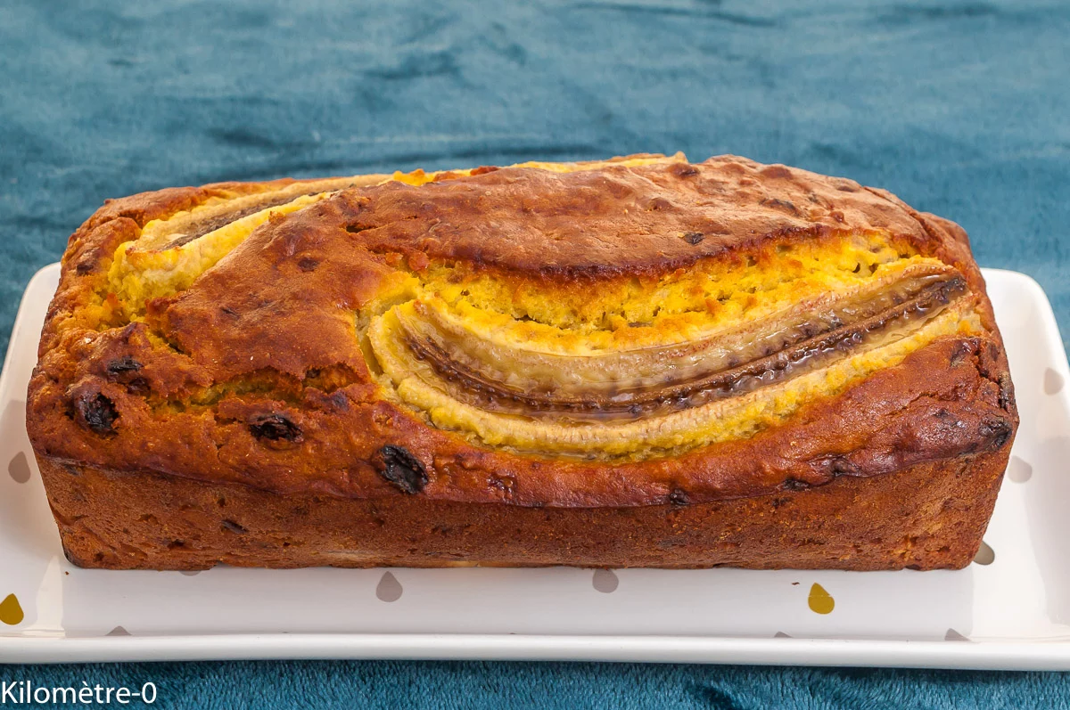 Photo de recette de gâteau du matin, cake, gros gâteau, gâteau, goûter, petit déjeuner, sans gluten, farine de riz, farine de pois chiches, fruits, bananes, rhum, raisins secs, bio, healthy, Kilomètre-0, blog de cuisine réalisée à partir de produits de saison et issus de circuits courts