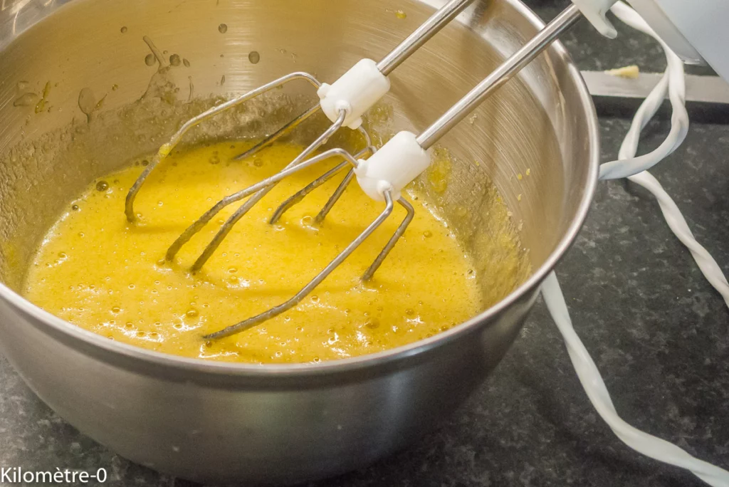 Galette des rois à la crème d&rsquo;amandes et de pistaches et aux cerises - Étape 2