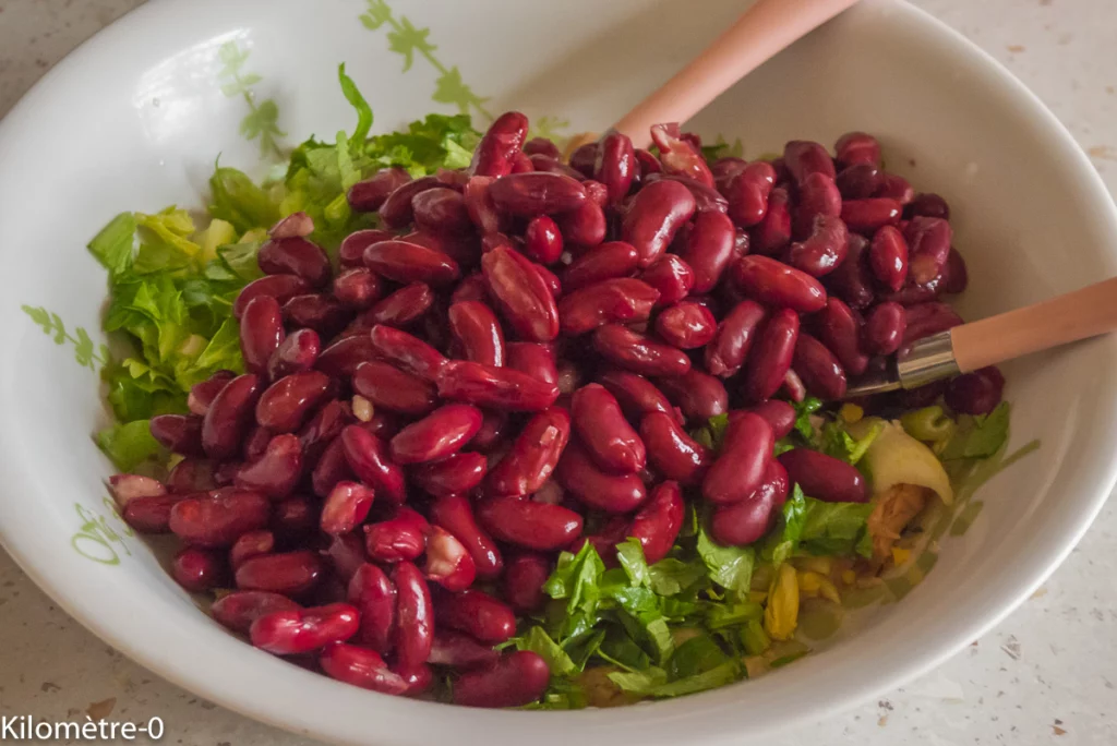 Salade de haricots rouges au céleri branche, thon et olives - Étape 6