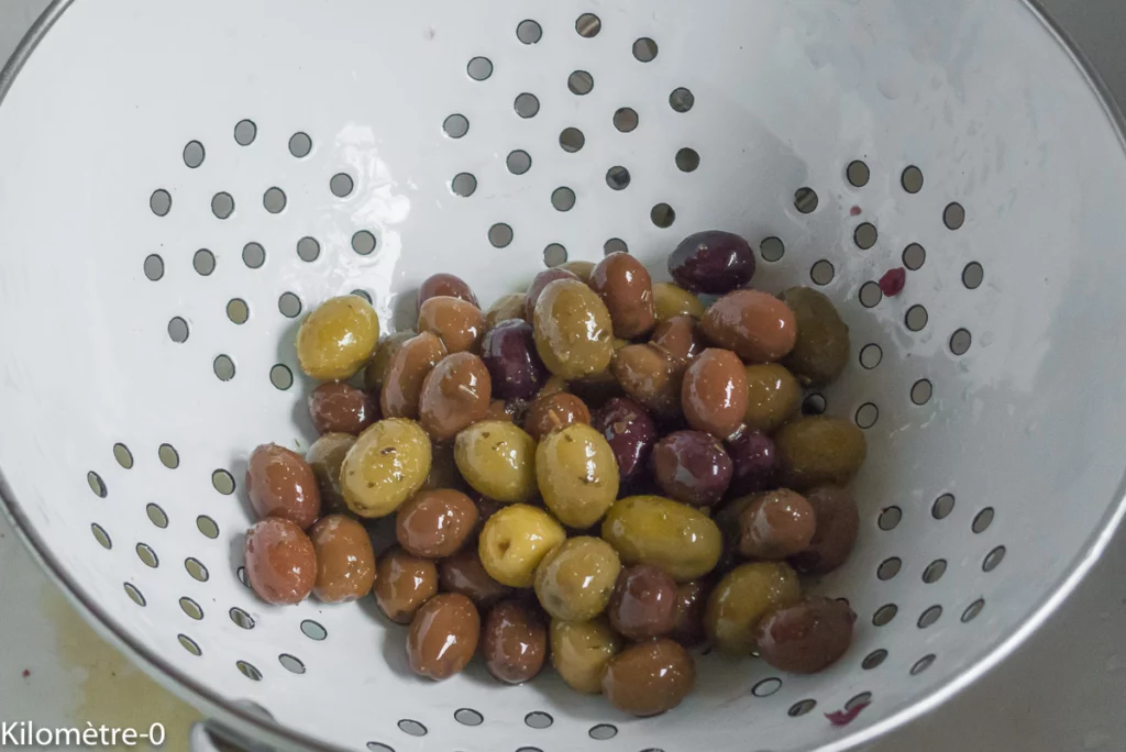 Salade de haricots rouges au céleri branche, thon et olives - Étape 5