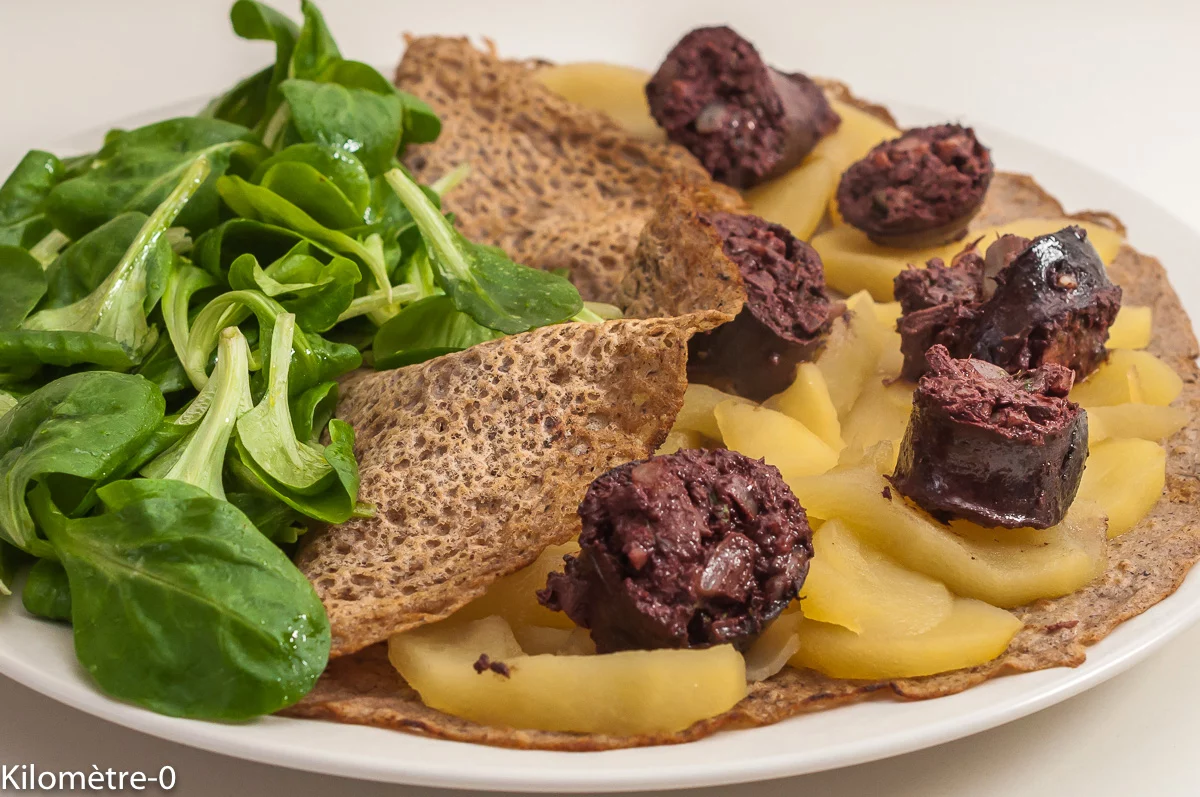 Photo de recette breteonne, galette, boudin noir, pommes, galettes de sarrasin, facile, complète, Kilomètre-0, blog de cuisine réalisée à partir de produits de saison et issus de circuits courts