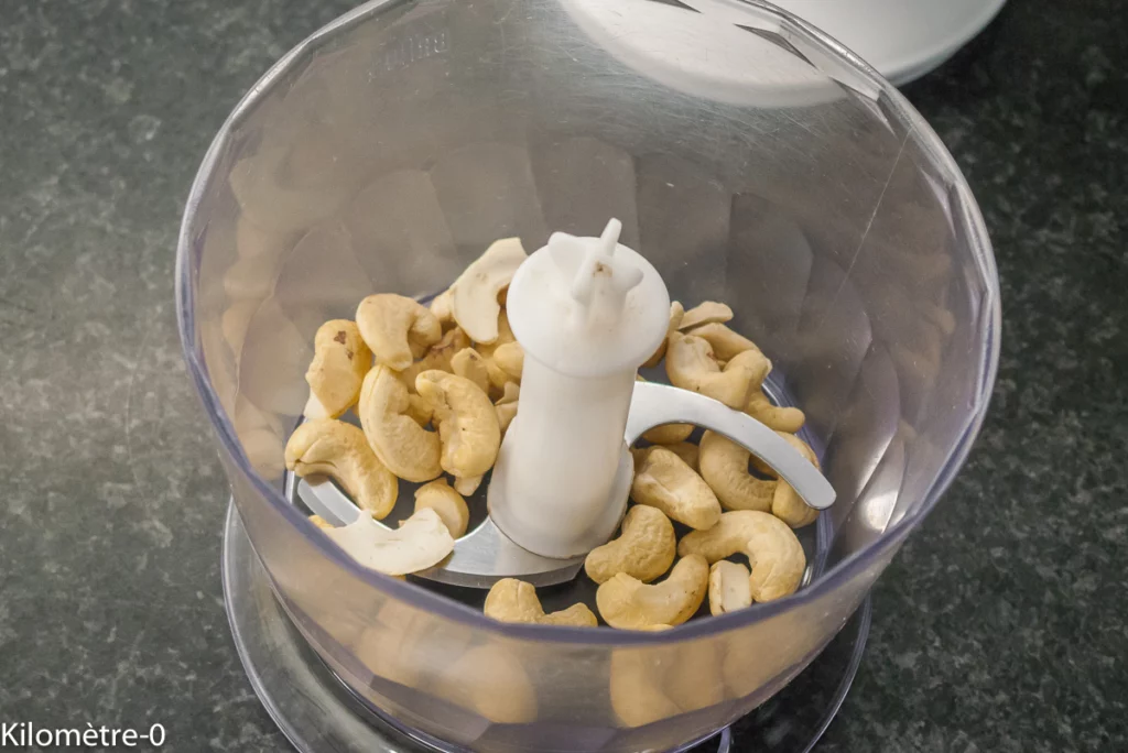 Biscuits moelleux à la noix de coco, noix de cajou et chocolat, sans beurre, sans sucre - Étape 1