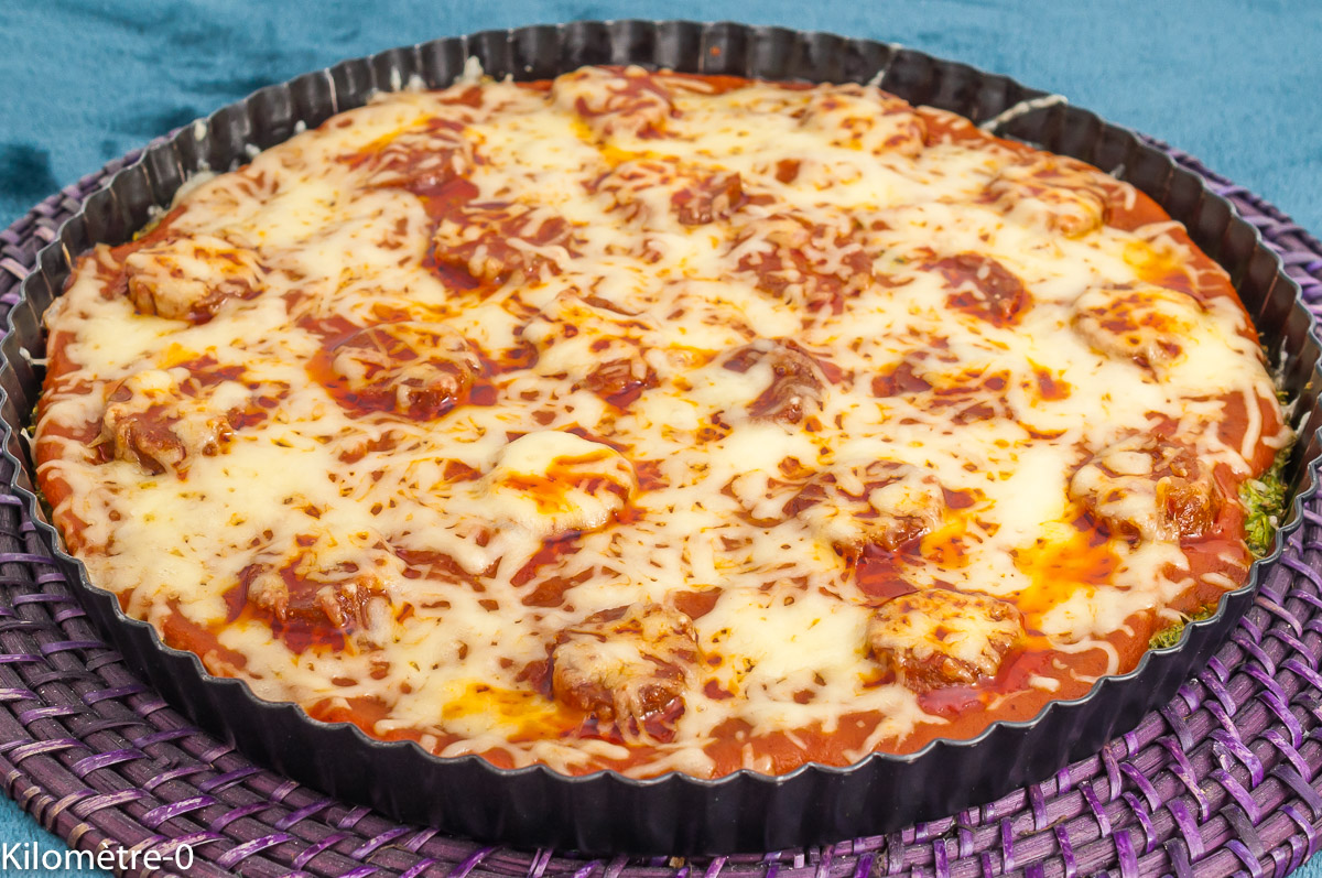 Photo de recette de pizza, végétale, brocolis, automne, hiver, printemps, chorizo, emmental, sans gluten, bio, facile, légumes, Kilomètre-0, blog de cuisine réalisée à partir de produits de saison et issus de circuits courts