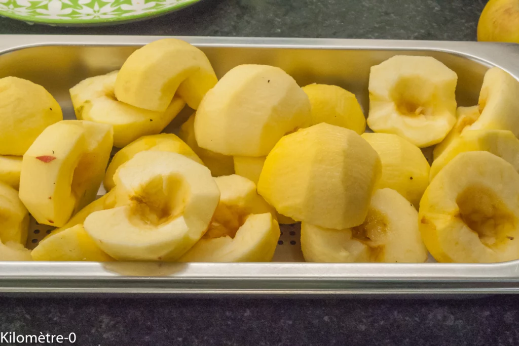 Gâteau fondant aux pommes, bananes, noix et oranges - Étape 1