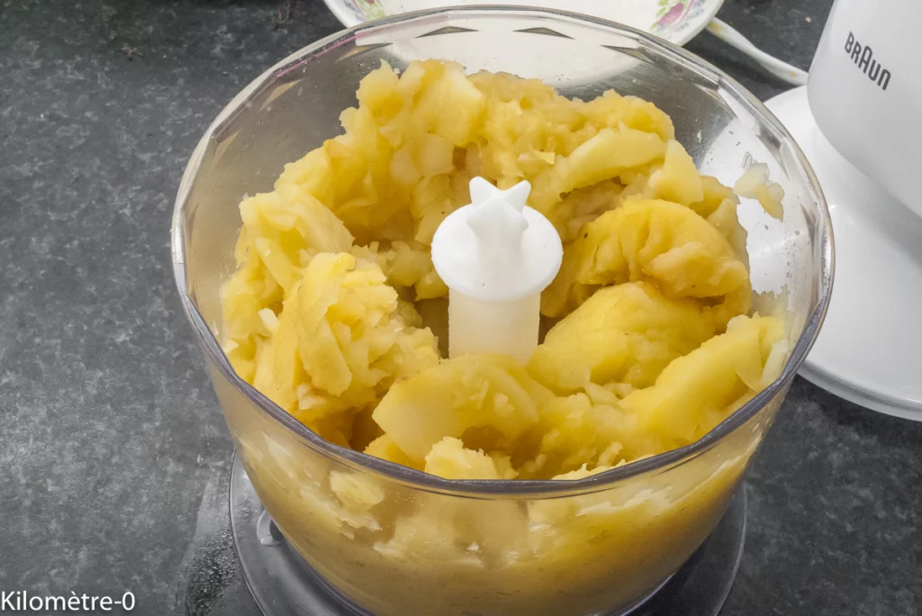 Gâteau fondant aux pommes, bananes, noix et oranges - Étape 4