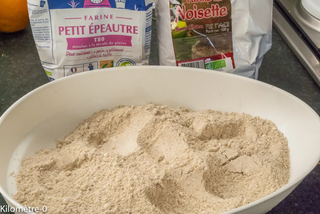 Gâteau du matin aux farines de petit épeautre et de noisettes, aux pépites de chocolat, banane et orange - Étape 4