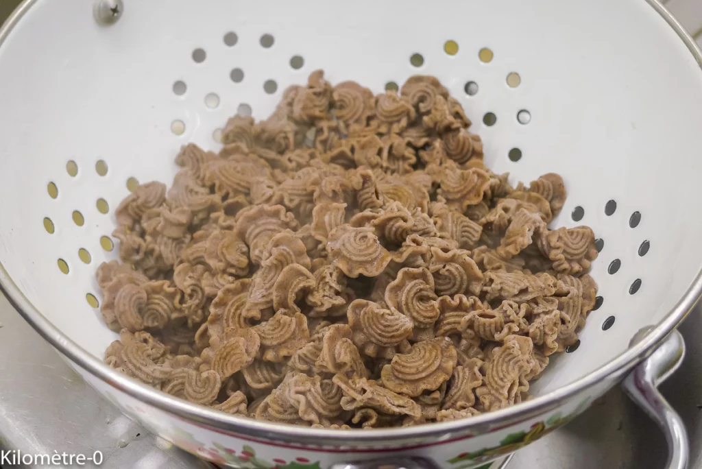 Salade de pâtes de sarrasin aux petits pois, carottes, radis et betteraves - Étape 4