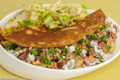 Photo de recette de galettes crêpes salées, crêpes, garnies, farcies, pommes de terre, patates, nouvelles, lardons, roquefort, fromage, jambon, noix, chandeleur, printemps, Kilomètre-0, blog de cuisine réalisée à partir de produits de saison et issus de circuits courts