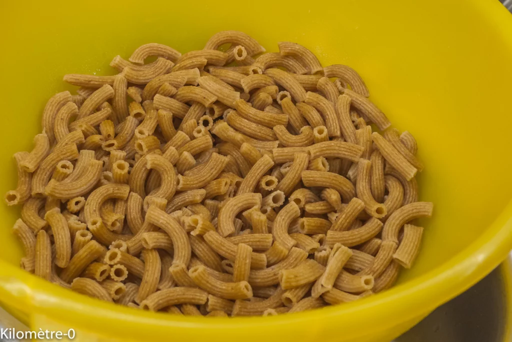 Salade de pâtes aux petits pois, asperges, truite fumée et fines herbes - Étape 4