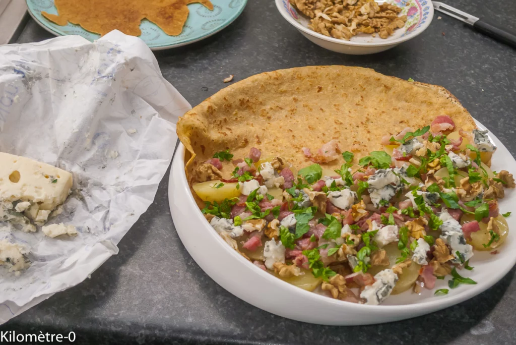 Crêpes salées farcies aux pommes de terre nouvelles, lardons, roquefort et noix - Étape 9