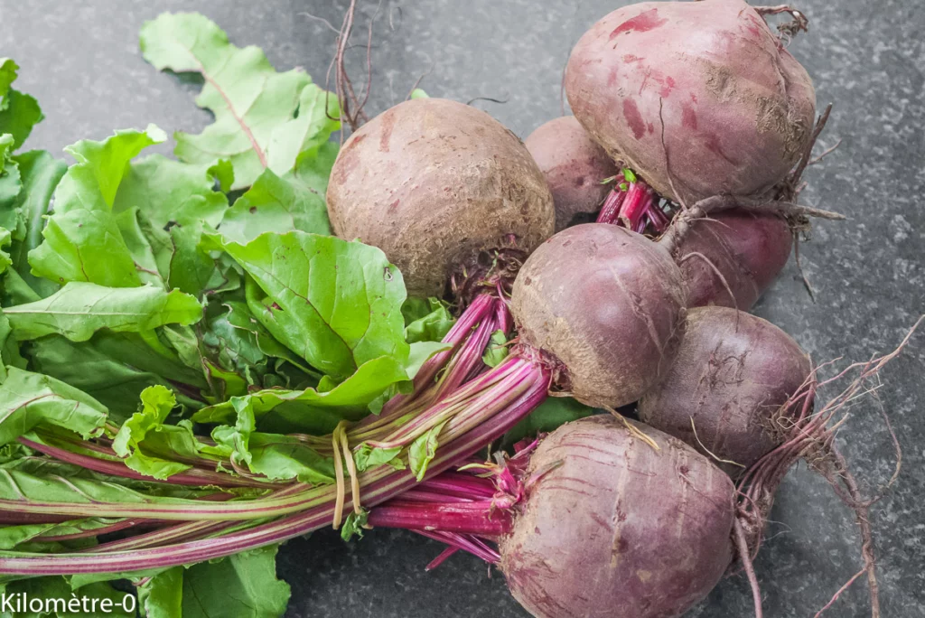 Salade de betteraves aux petits pois, pommes de terre nouvelles, oeufs, haricots rouges et ciboulette - Étape 1