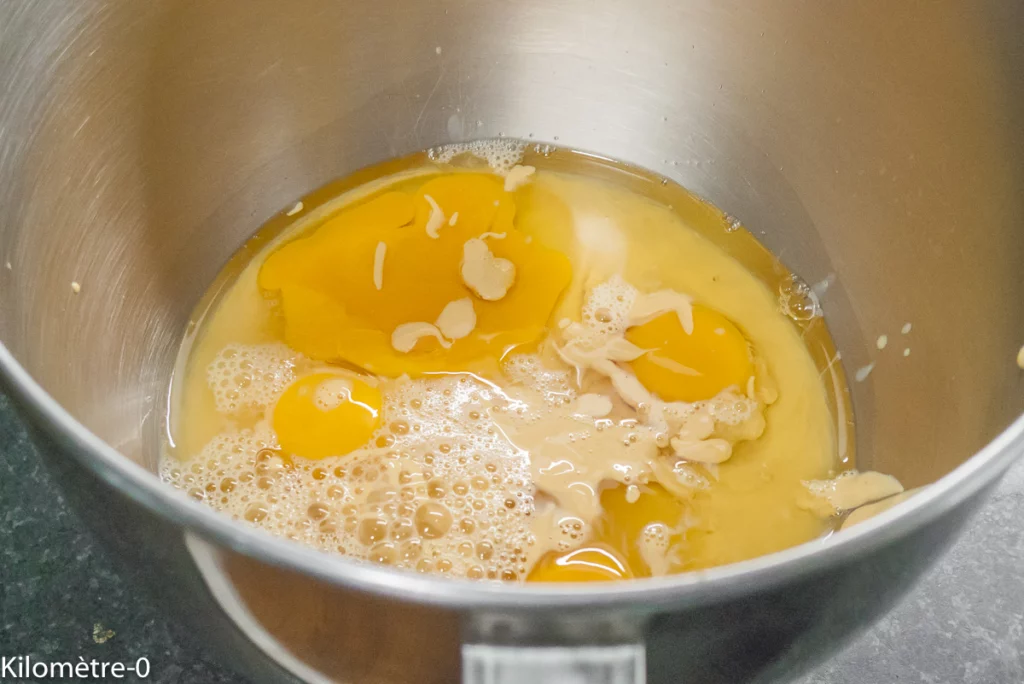 Gâteau au lait concentré et aux framboises - Étape 1