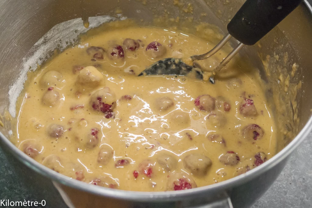 Gâteau au lait concentré et aux framboises - Étape 4