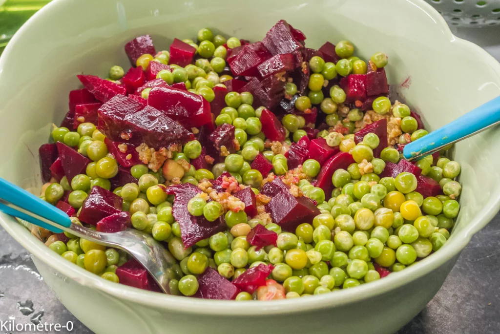Salade au petit épeautre, pois chiches, petits pois, betteraves et fines herbes - Étape 10