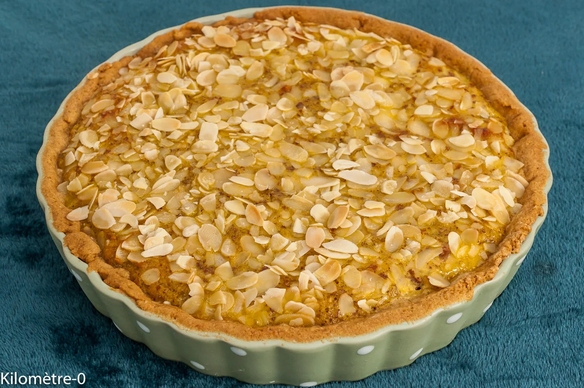 Photo de recette de tarte, dessert, amandes, rhubarbe, gâteau, bio Kilomètre-0, blog de cuisine réalisée à partir de produits de saison et issus de circuits courts