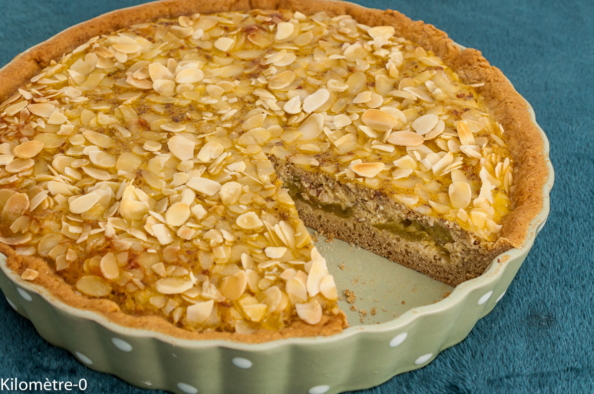 Photo de recette de tarte, dessert, amandes, rhubarbe, gâteau, bio Kilomètre-0, blog de cuisine réalisée à partir de produits de saison et issus de circuits courts