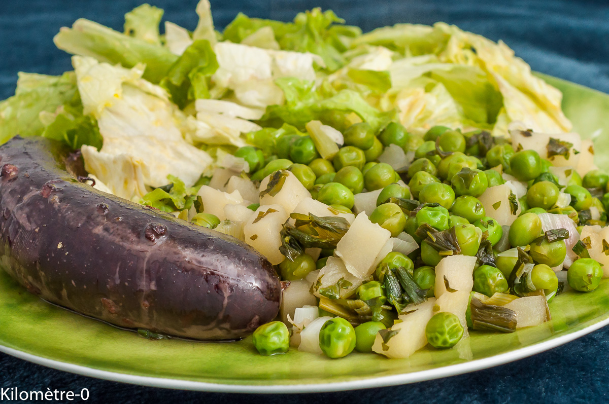 Photo de recette de  boudins noirs , boudin, légumes, économique, petits pois ,  pommes, printemps, Kilomètre-0, blog de cuisine réalisée à partir de produits de saison et issus de circuits courts