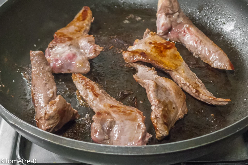 Aiguillettes de canard à la mangue sur lit de salade - Étape 1