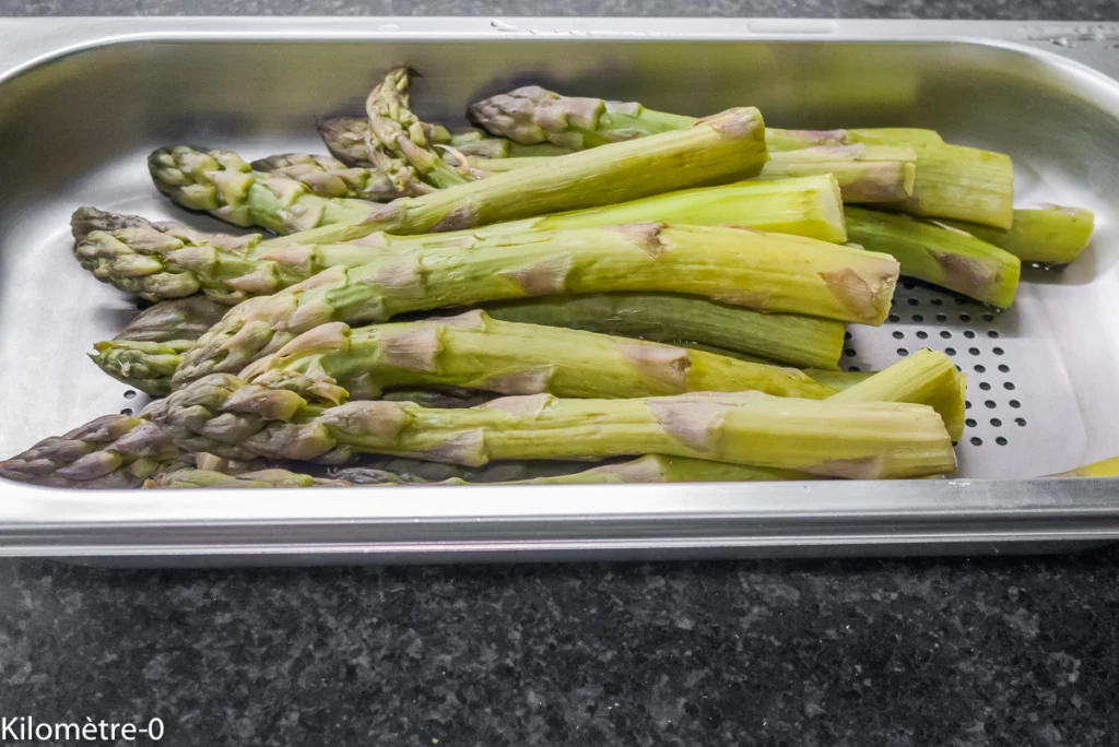 Cake salé à la truite fumée et aux asperges vertes - Étape 1