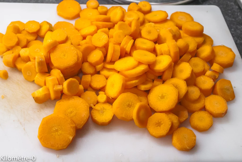 Salade aux deux pâtes, tomates confites, carottes, radis et fines herbes - Étape 1