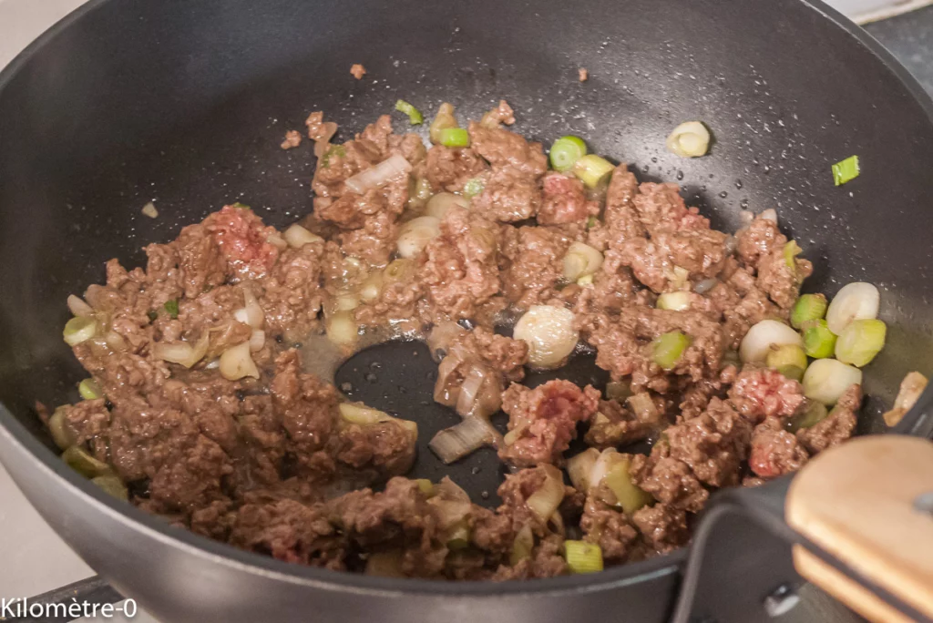 Poêlée de steak haché aux petits pois, carottes et artichauts - Étape 4