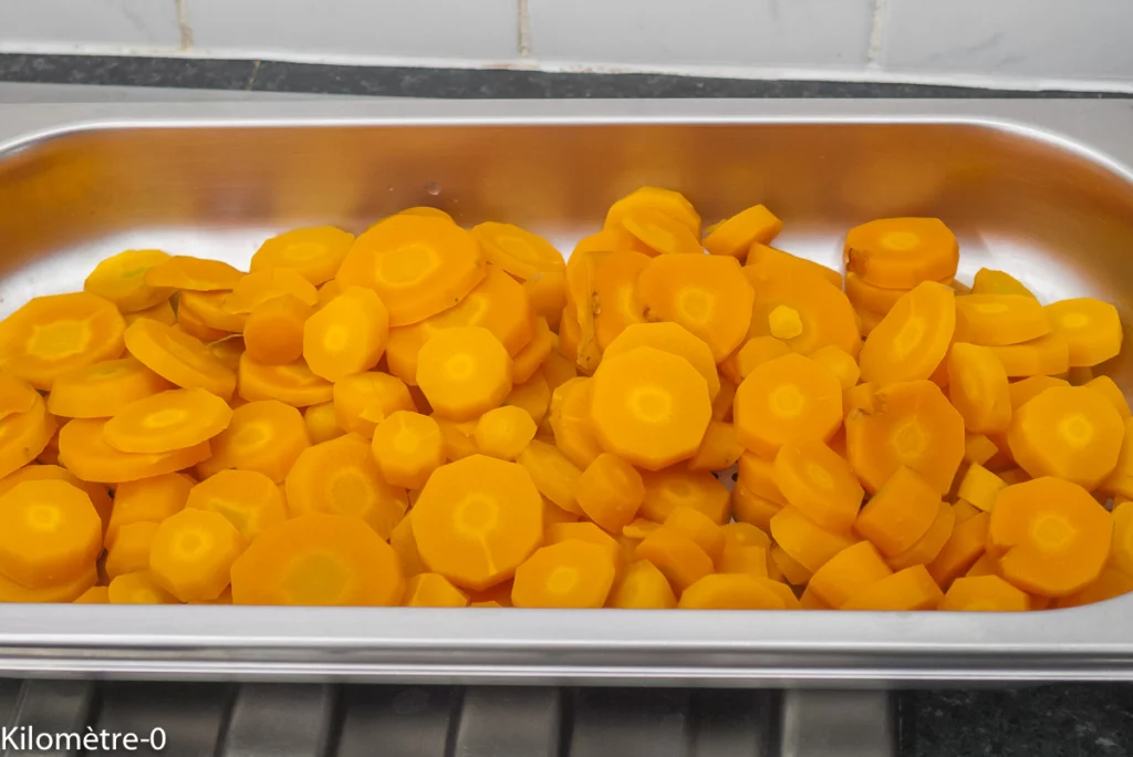 Poêlée de steak haché aux petits pois, carottes et artichauts - Étape 1