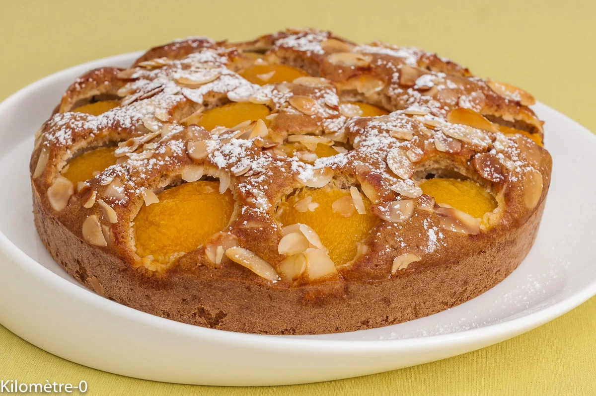 Photo de recette de gâteau, dessert, dessert aux fruits, gâteau aux fruits, été, moelleux, fondant, abricots, léger, facile, rapide, Kilomètre-0, blog de cuisine réalisée à partir de produits de saison et issus de circuits courts