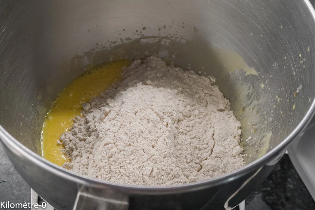 Cake salé à la truite fumée et aux asperges vertes - Étape 4