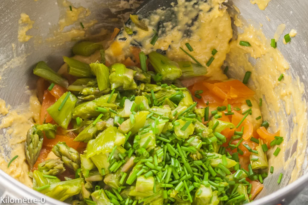 Cake salé à la truite fumée et aux asperges vertes - Étape 7