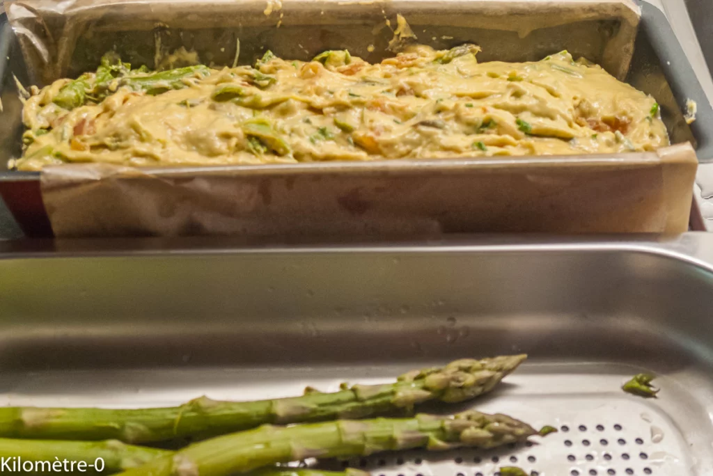 Cake salé à la truite fumée et aux asperges vertes - Étape 8