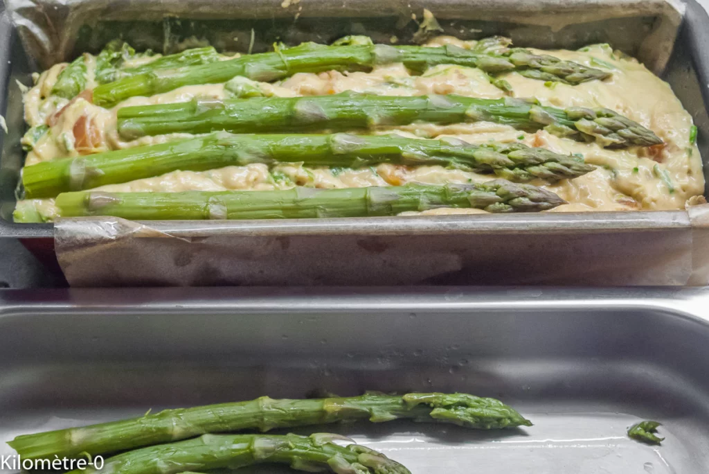 Cake salé à la truite fumée et aux asperges vertes - Étape 9