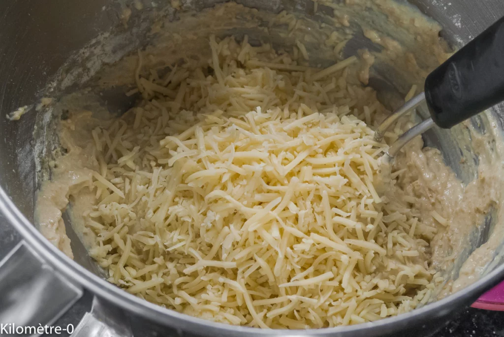 Cake salé aux asperges vertes, aux pistaches et à l’emmental - Étape 4