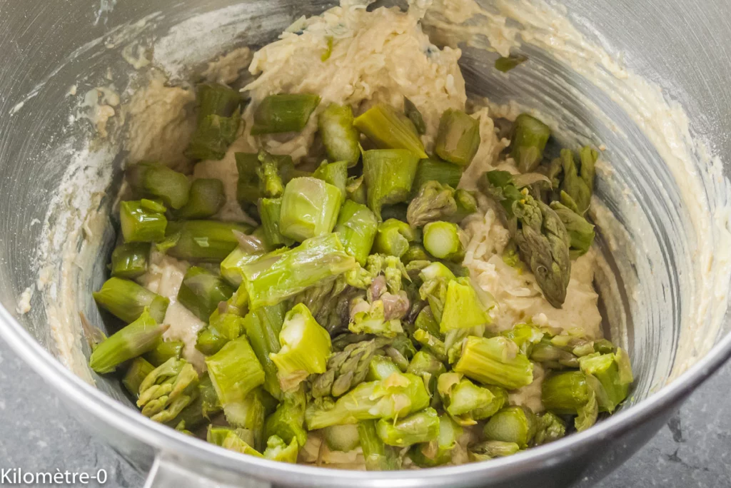 Cake salé aux asperges vertes, aux pistaches et à l’emmental - Étape 5