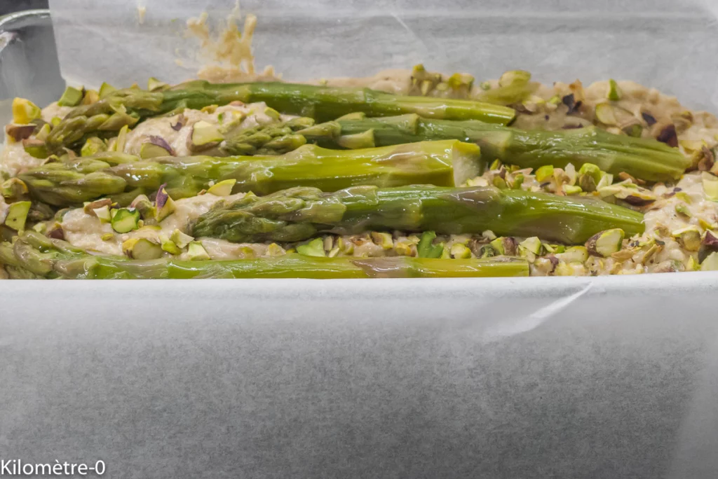 Cake salé aux asperges vertes, aux pistaches et à l’emmental - Étape 7