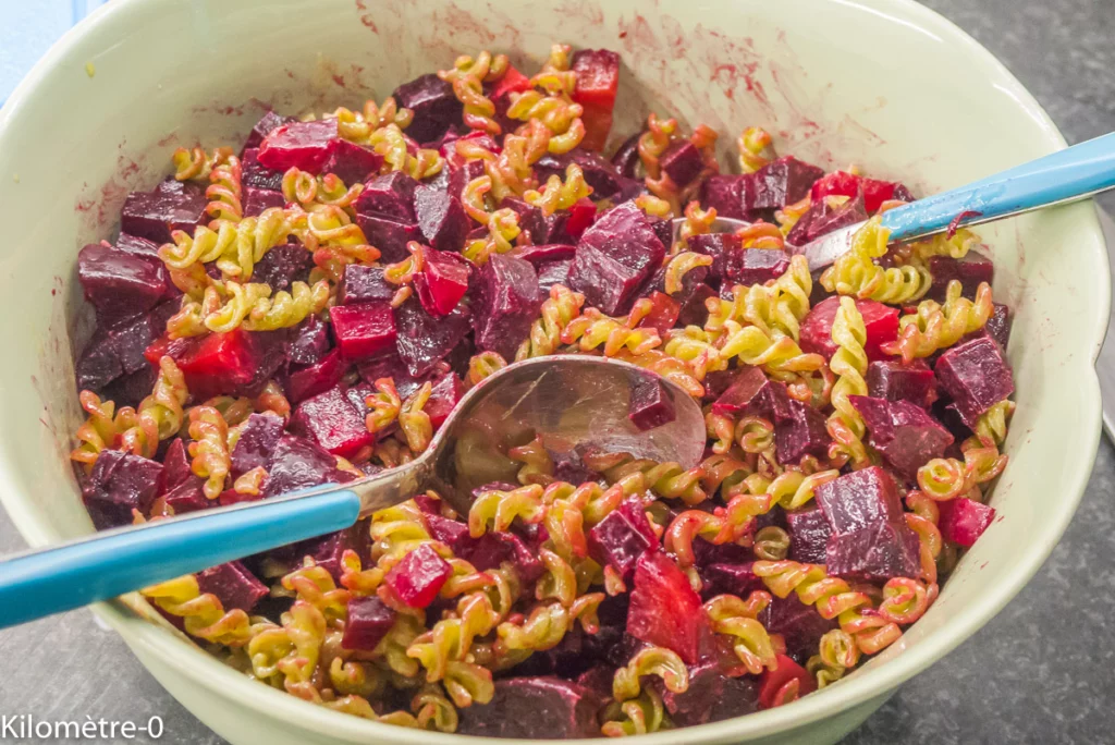 Salade de pâtes aux petits pois, betteraves et fines herbes - Étape 8