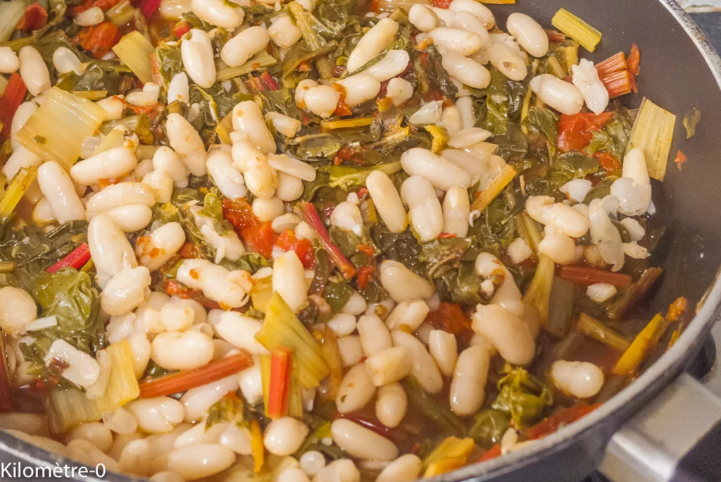 Pâtes aux haricots blancs, curry de blettes, oeufs pochés - Étape 6